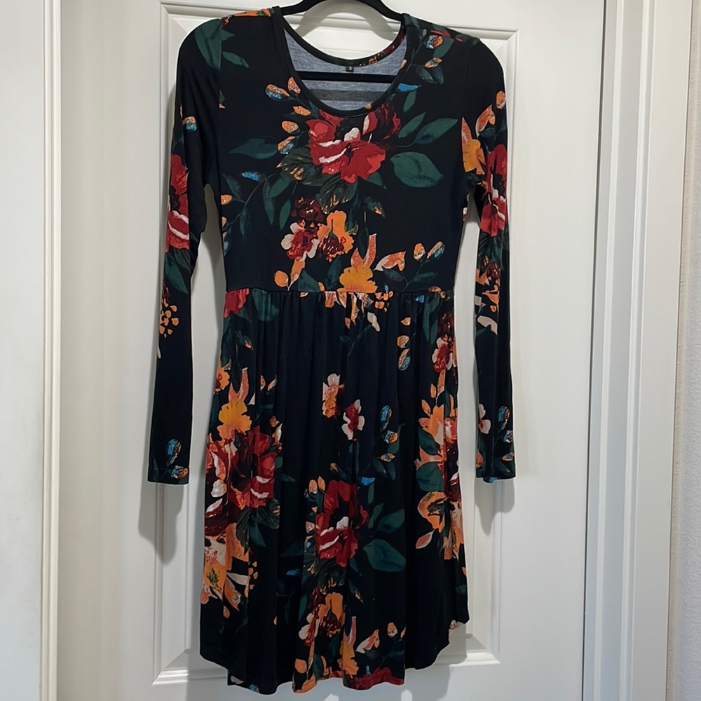 Long sleeve floral dress with pockets